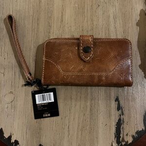 *NWT* FRYE WRISTLET